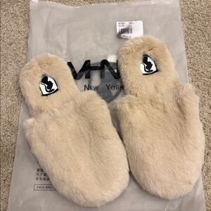 VHNY New York Beige Fuzzy Slippers - 8 (38)